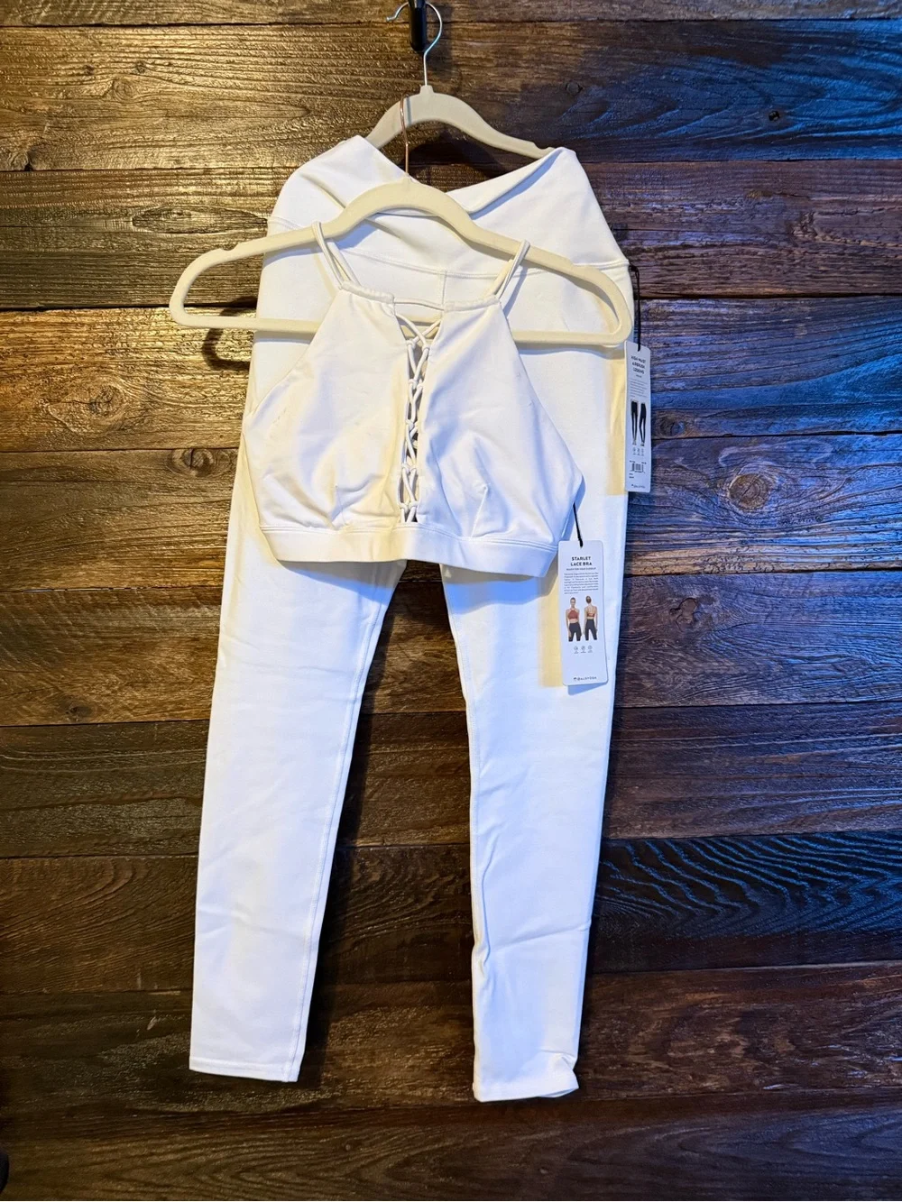 NWT Alo Yoga White Air Brush Leggings & Starlet Lace Bra set